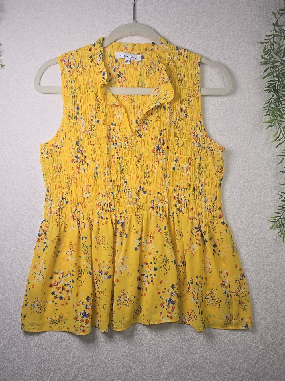 ROSE AND OLIVE YELLOW SMOCKED SLEEVELESS PEPULUM TOP FLORAL PRINT WOMENS SMALL